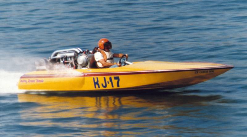 Speed-boat-Hondo Hurry Round Hondo, 1800 hp Twin-Turbo on methanol won every race including the NJBA and APBA Nationals, and broke many records along the way.