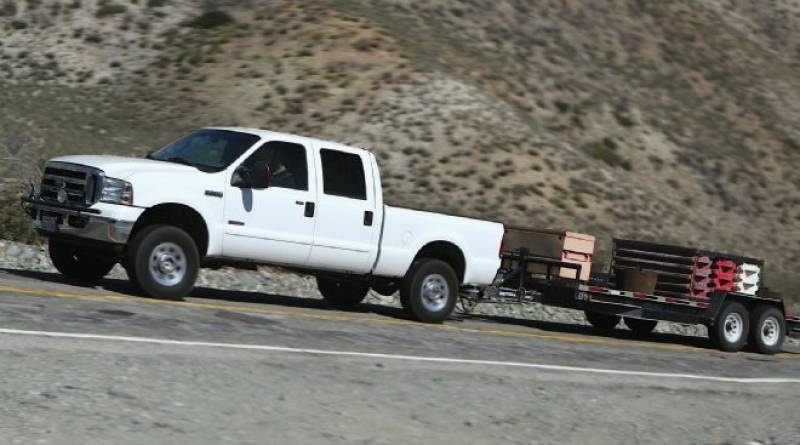 2007-ford-f-250-6l-power-stroke-front-view-in-motion
