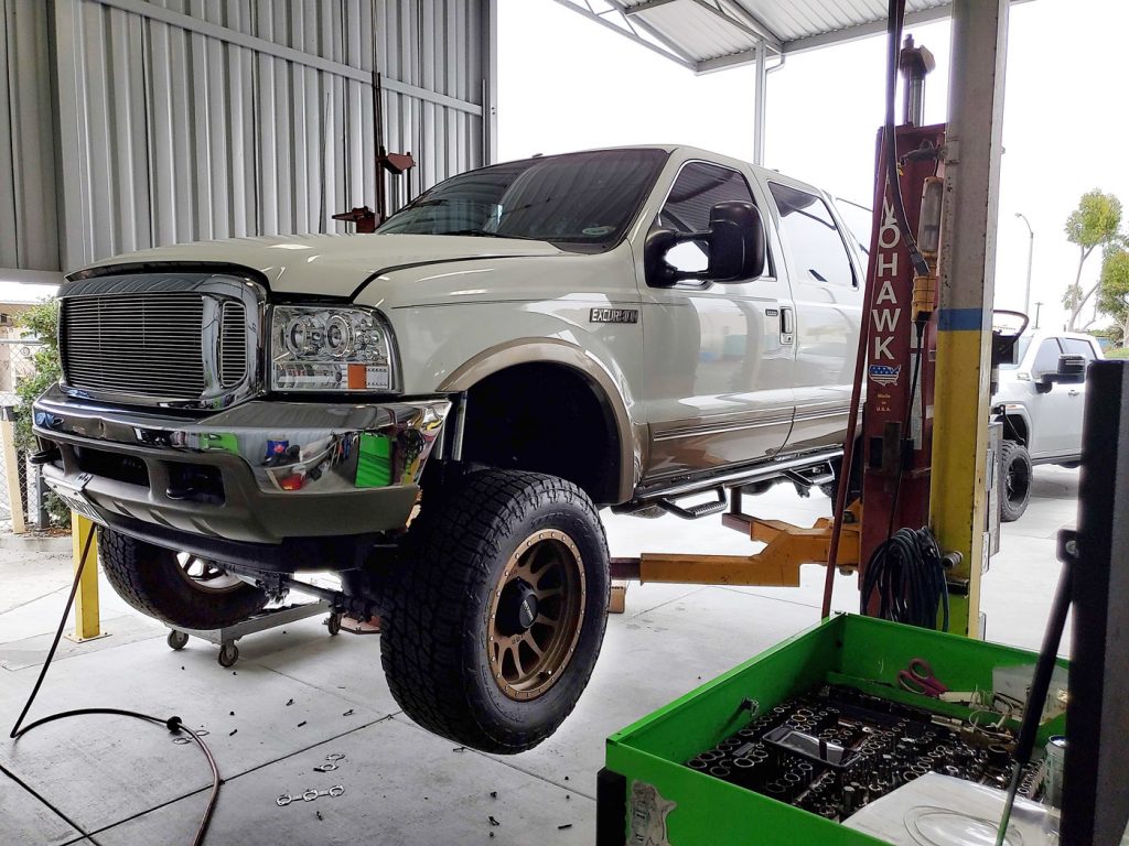 Dan Benetez - Supercharged 6.8 liter V10 Excursion