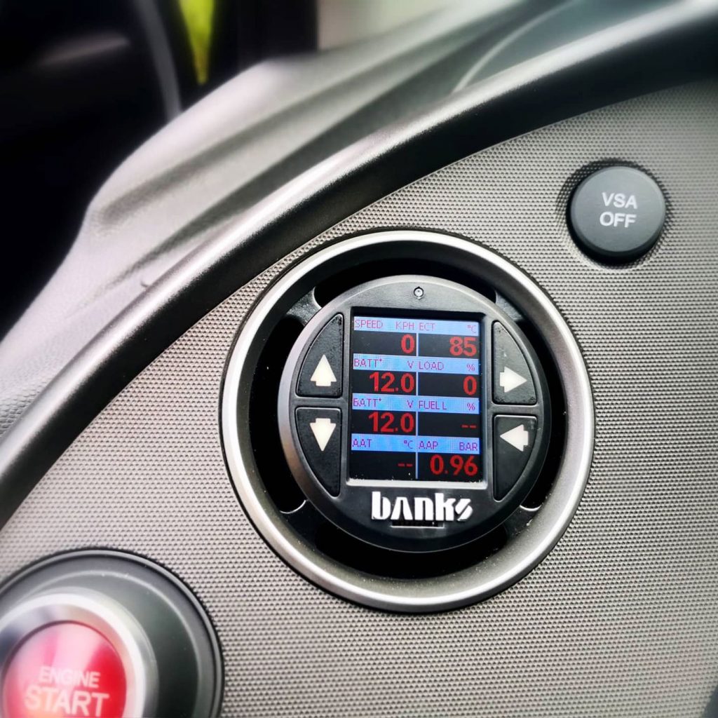 Honda Civic Type R FN2 with iDash OBD2 gauge installed