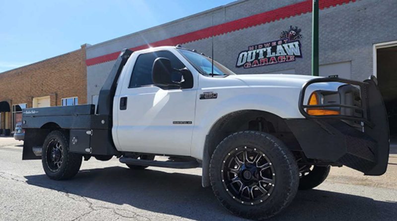 20220722-DS-1 Outlaw Garage