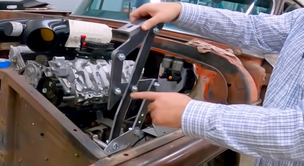 The hinge system fabricated by Erik uses a self-locking proponent for safety while gaining ideal access.