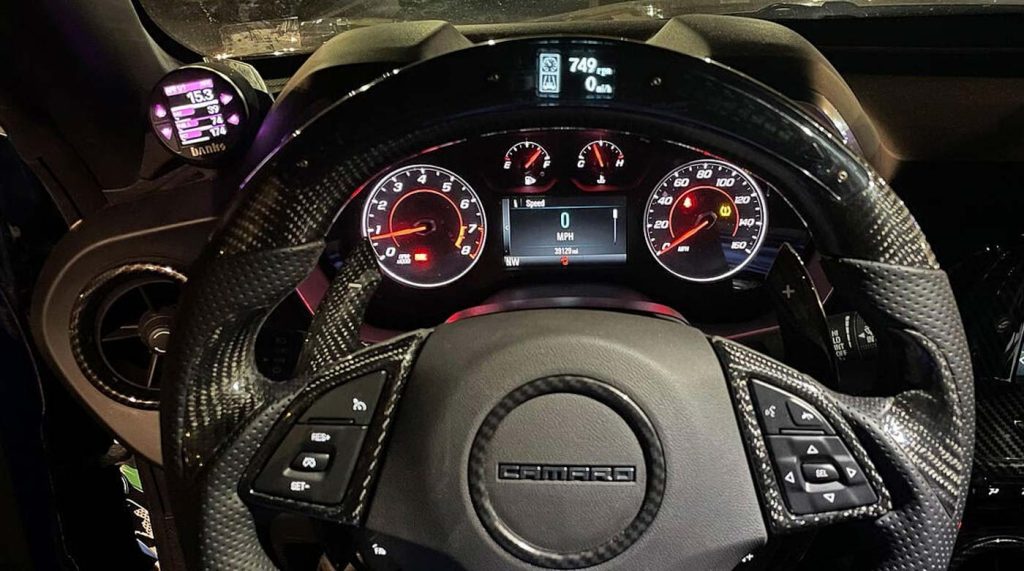 Our iDash integrates beautifully into the sixth-gen Camaro