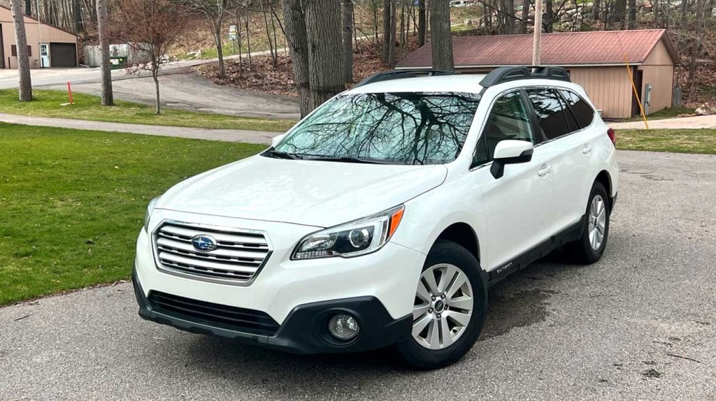 Exterior shot of the 2016 Subaru Outback
