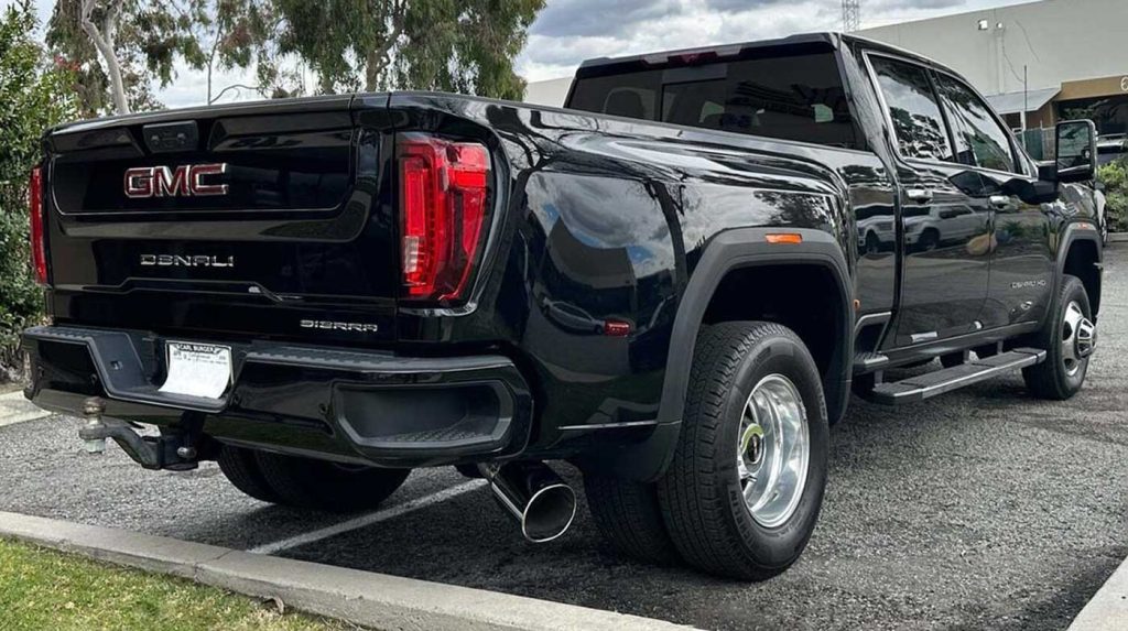 The 2023 GM Dually equipped with the Banks 5" Monster Exhaust