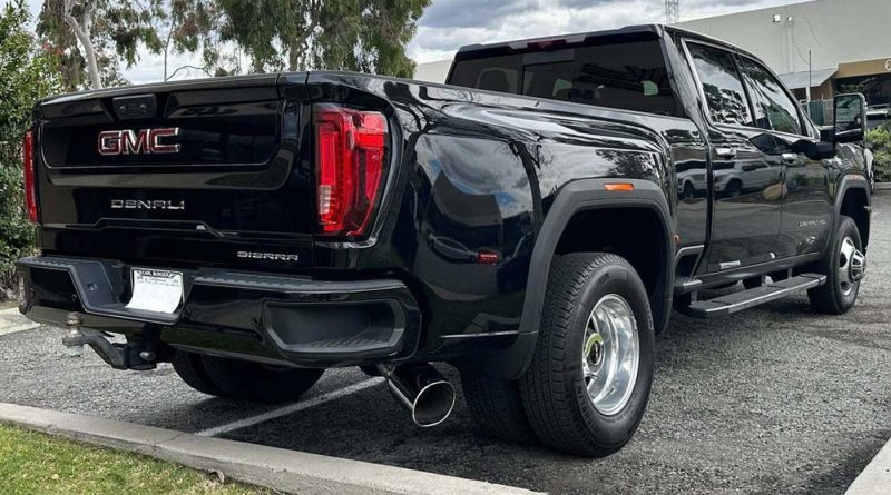The 2023 GM Dually equipped with the Banks 5" Monster Exhaust