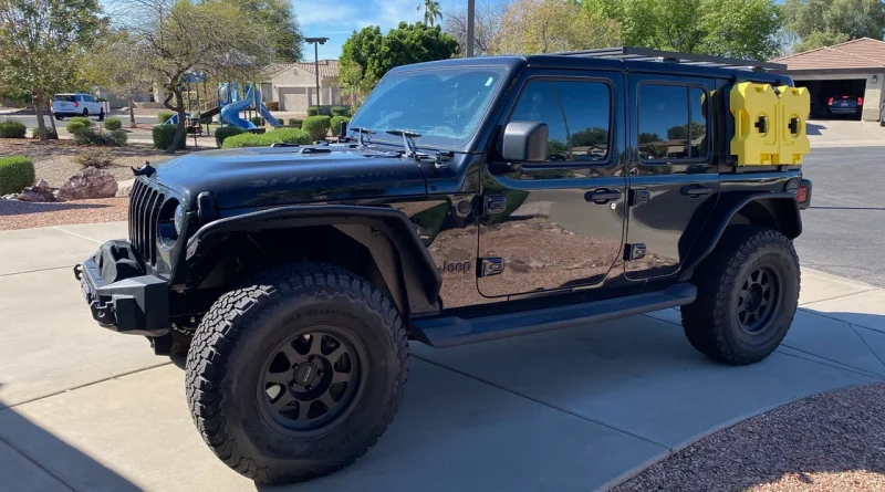 Jeep 1_cropped.jpg Jeep 1_cropped.jpg