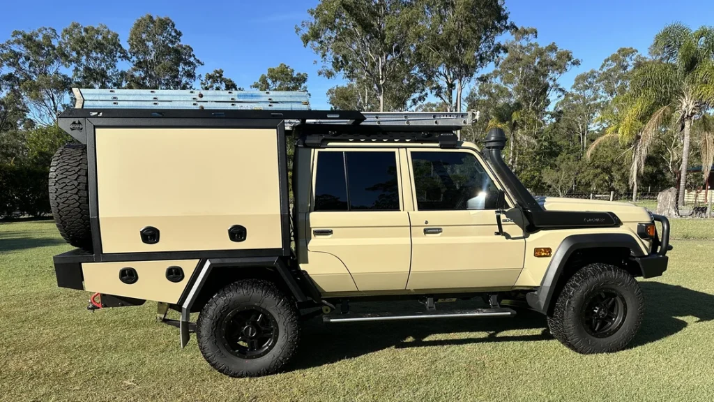 Banks iDash SuperGauge Installed in Australian Land Cruiser