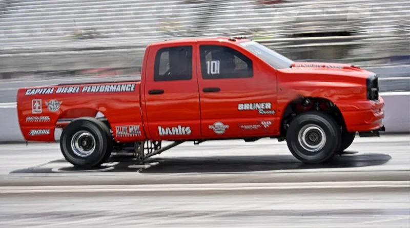 drag-race.jpg-1 drag-race.jpg-1