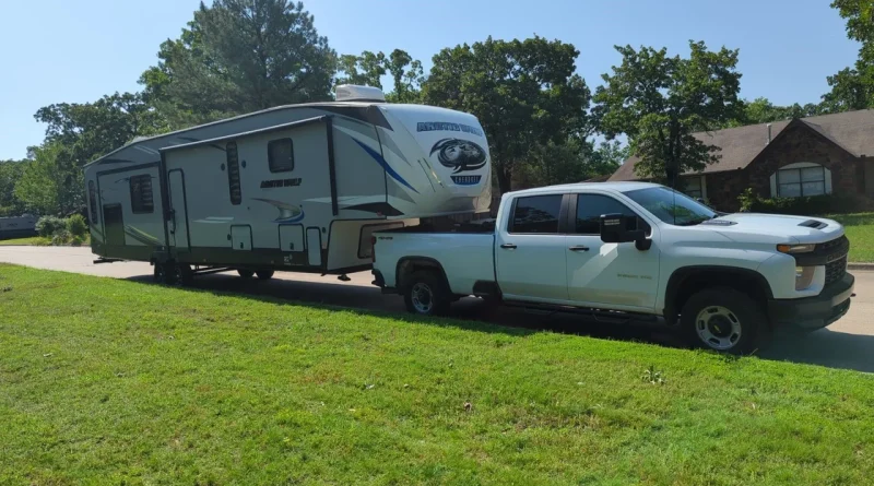 pm1.jpg Pedro’s Duramax 2500HD parked during 100-mile commute