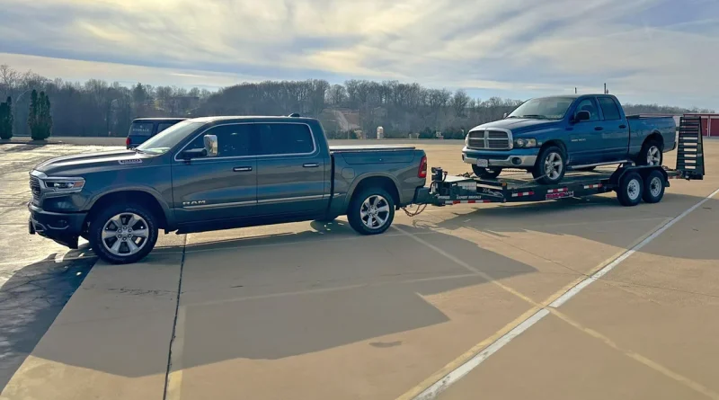 EcoDiesel-RAM-with-Trailer.jpg