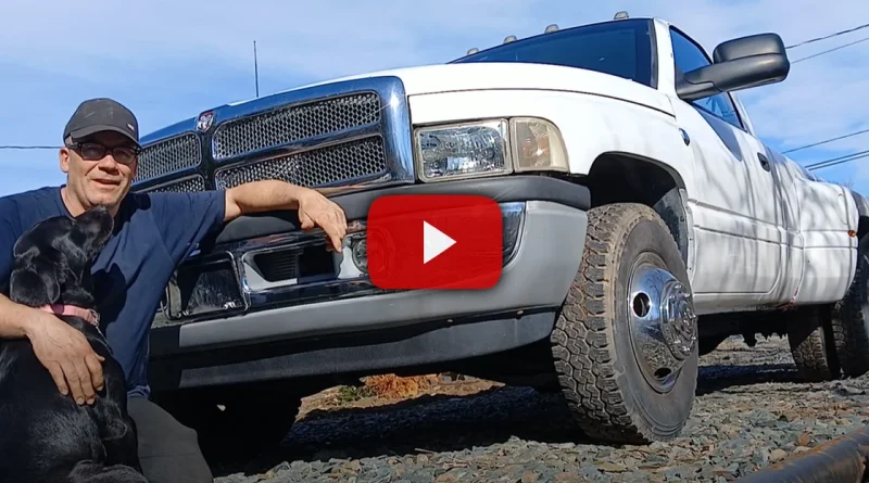 Fluffy_button.jpg Banks Twin Ram manifold on 12v Cummins engine