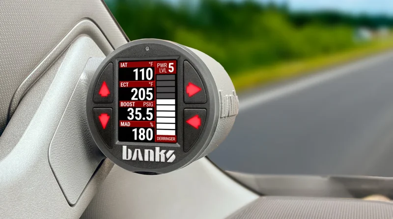 Derringer_HO_In_iDash.jpg Close-up of iDash Data Pro displaying engine data